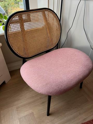 Zuiver loungestoel spike, rotan rugleuning, roze zitting. beschikbaar voor biedingen