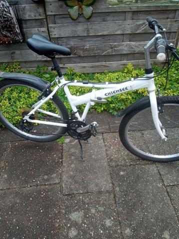 Mooie witte vouw MTB beschikbaar voor biedingen