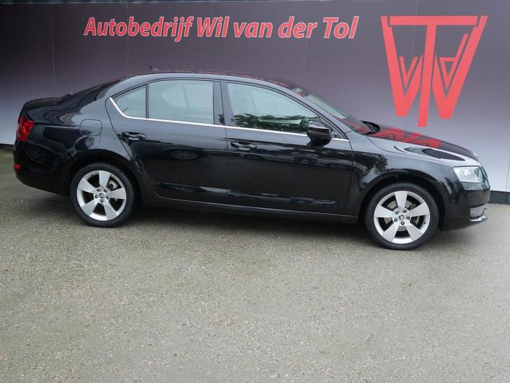 Skoda Octavia 1.4 TSI ELEGANCE BNS | XENON | NAVIGATIE | TRE, Auto's, Skoda, Bedrijf, Te koop, Octavia, ABS, Airbags, Airconditioning