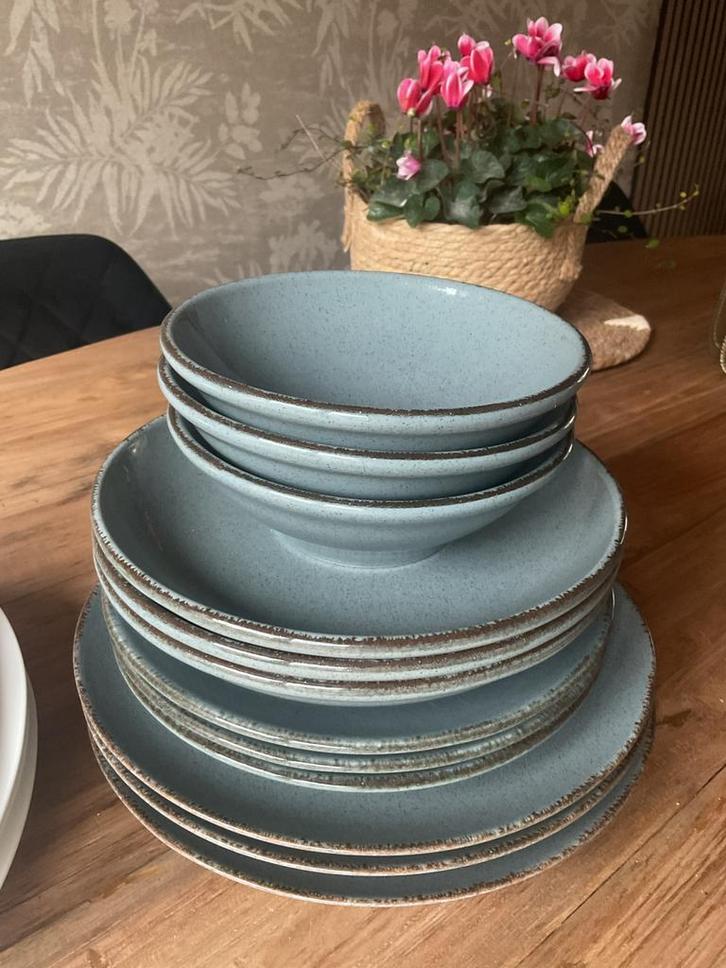 12 delig serviesset. NU 14€, Huis en Inrichting, Keuken | Servies, Nieuw, Bord(en), Overige stijlen, Porselein, Ophalen