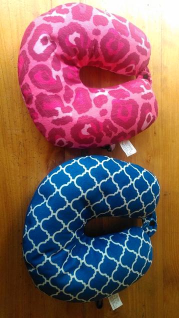 Nek kussens peuter.  beschikbaar voor biedingen