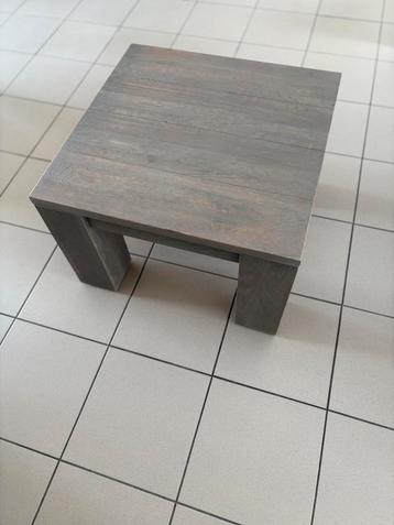 Salontafel/bijzettafel in massief eikGOED BOD=WEG beschikbaar voor biedingen