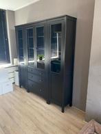 Aangeboden nette Ikea Hemnes vitrinekast, Huis en Inrichting, Kasten | Vitrinekasten, Ophalen, 150 tot 200 cm, Zo goed als nieuw
