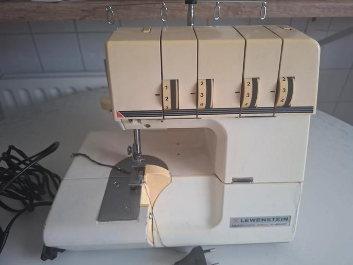 Lewenstein Lockmachine, Hobby en Vrije tijd, Naaimachines en Toebehoren, Gebruikt, Lockmachine, Lewenstein, Ophalen of Verzenden