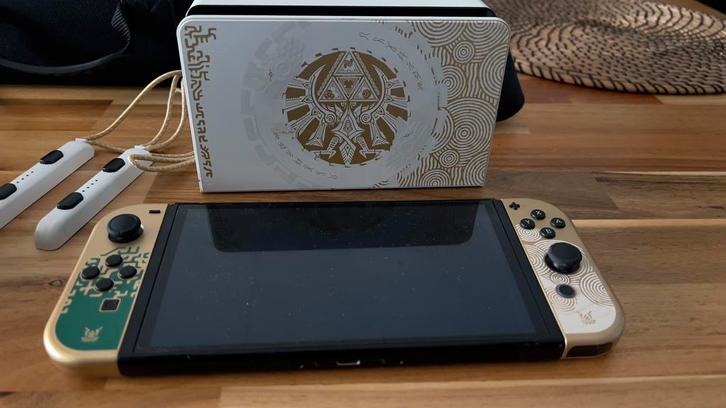 Nintendo Switch Zelda - slechts heel weinig gebruikt!, Spelcomputers en Games, Spelcomputers | Nintendo Switch, Zo goed als nieuw