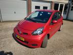 Toyota Aygo 1.0-12V Aspiration Red, 5 deurs, Airco Dealer on, Gebruikt, Zwart, 4 stoelen, 68 pk