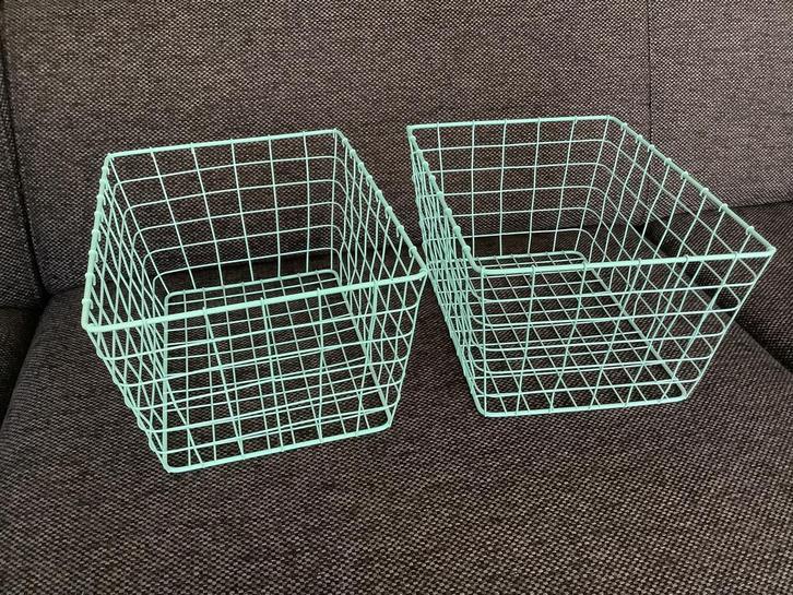 2 draadmandjes draadmanden draad manden mandjes turquoise, Huis en Inrichting, Woonaccessoires | Schalen en Manden, Zo goed als nieuw