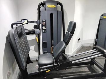 11 Technogym Selection Pro Apparaten ,Legpress,leg Extension beschikbaar voor biedingen