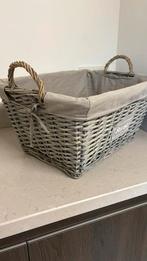 Rieten mand met hengsels en grijze binnenbekleding, Huis en Inrichting, Woonaccessoires | Kisten, Ophalen of Verzenden, Nieuw