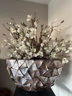 Super mooie vaas die opgemaakt is in nep bloemen, Ophalen, Nieuw