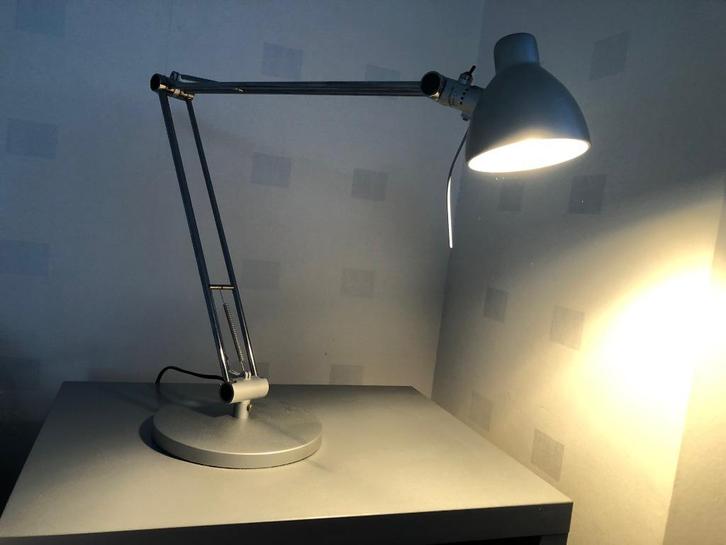 Twee mooie moderne verstelbare bureaulampen, Huis en Inrichting, Lampen | Tafellampen, Zo goed als nieuw, Minder dan 50 cm, Metaal