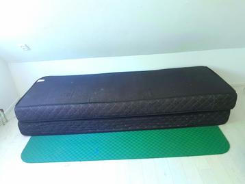 2 Gratis matrassen (2x 1 persoonsmatras)