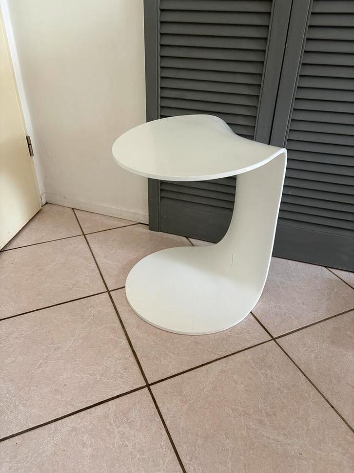 Witte bijzettafel in moderne stijl, Huis en Inrichting, Tafels | Bijzettafels, Gebruikt, Overige vormen, 45 tot 60 cm, Minder dan 55 cm