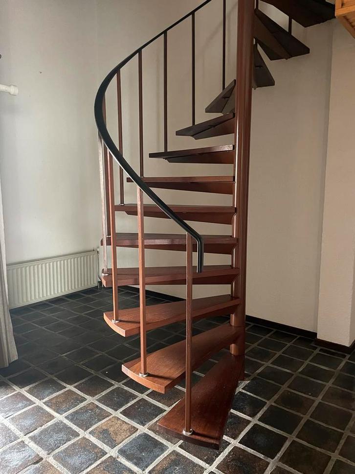 Spiltrap - Hardhout - 13 - 280cm, Doe-het-zelf en Verbouw, Ladders en Trappen, Zo goed als nieuw, Trap, 2 tot 4 meter, Ophalen of Verzenden