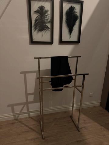 Elegant Kledingrek Eichholtz stijl beschikbaar voor biedingen