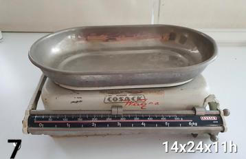 Vintage witte keukenweegschaal van het merk Cosack beschikbaar voor biedingen