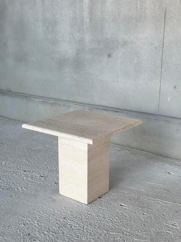 Travertine sidetable beschikbaar voor biedingen