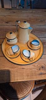 Oker geel emaille theeservies, Ophalen of Verzenden