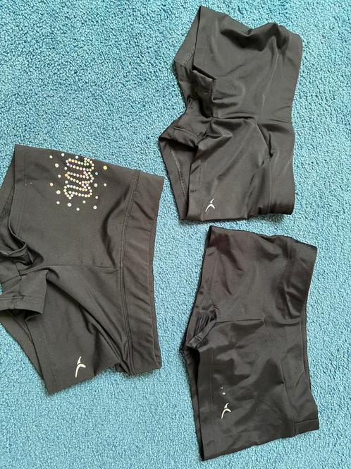 Shorts voor gym of dans, broekje , maat 122, drie stuks, Sport en Fitness, Turnen, Gebruikt, Turnbroekje, Kindermaat 122 t/m 140