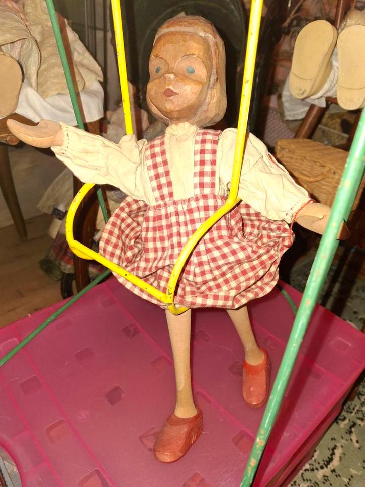 Oude poppen schommel met popje, Antiek en Kunst, Antiek | Speelgoed, Verzenden