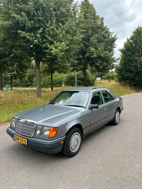 Mercedes-Benz W124 250D 5 cylinder Schuifdak APK 10-2026, Auto's, Oldtimers, Particulier, Mercedes-Benz, Diesel, Handgeschakeld