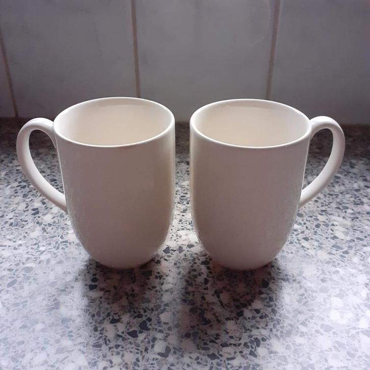Wedgwood TRADITIONAL PLAIN 2 grote/hoge mokken/bekers, Huis en Inrichting, Keuken | Servies, Zo goed als nieuw, Kop(pen) en/of Schotel(s)