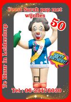 Te Huur Feest Sarah pop met Wijnfles., Ophalen, Zo goed als nieuw, Abraham of Sarah