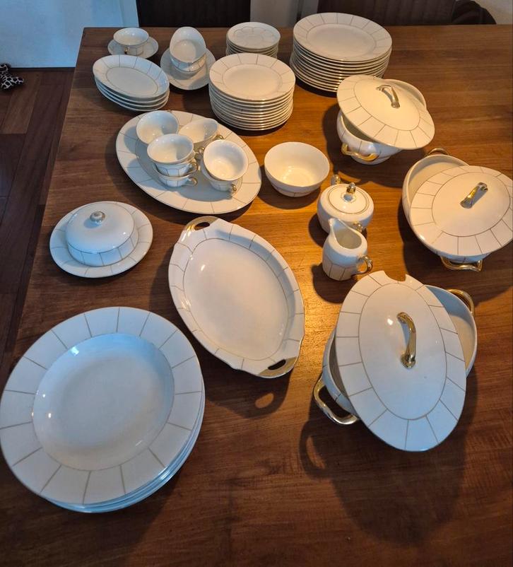 Servies uit de Victoria China fabriek rond 1920/1930, Antiek en Kunst, Antiek | Servies compleet, Ophalen of Verzenden