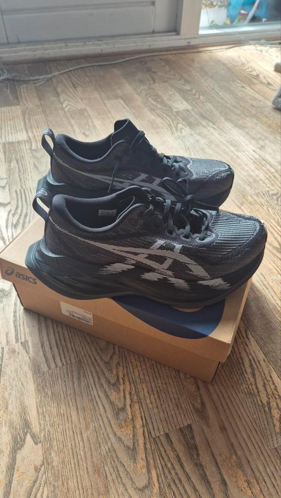 Asics Superblast 2 - Maat 39 - Nieuw in doos, Kleding | Heren, Schoenen, Nieuw, Sportschoenen, Zwart, Ophalen of Verzenden