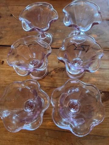 6 paars/roze dessert coupes beschikbaar voor biedingen