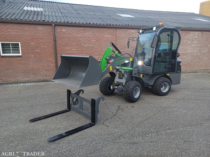 Mini shovel Wcm 606 elektrische minishovel, Zakelijke goederen, Machines en Bouw | Kranen en Graafmachines, Wiellader of Shovel