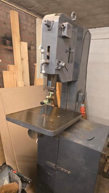 Grote lintzaag machine  beschikbaar voor biedingen