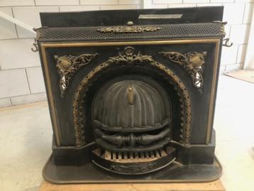 Decoratieve Antieke open haard beschikbaar voor biedingen