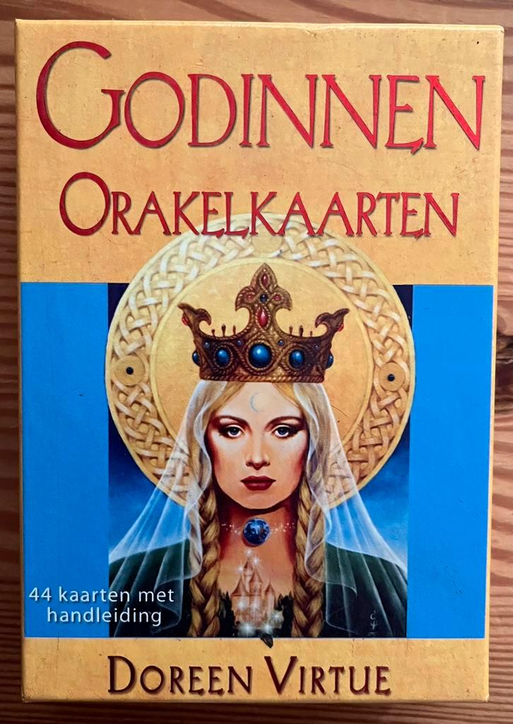 Godinnen orakel, Dryaden orakel, Universum orakel kaarten, Boeken, Esoterie en Spiritualiteit, Zo goed als nieuw, Achtergrond en Informatie