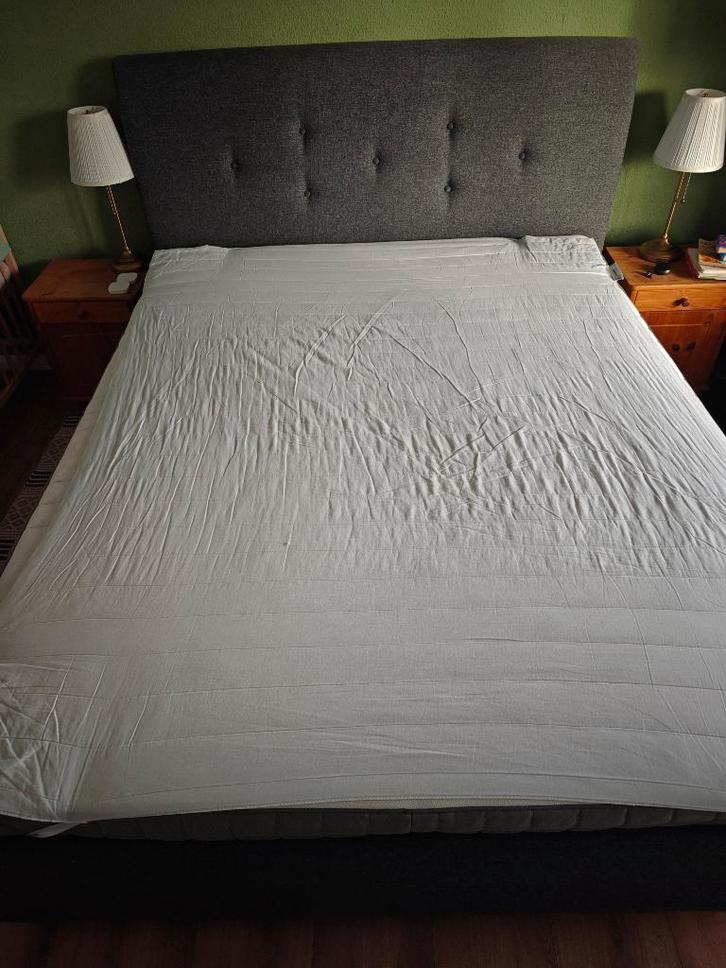 IKEA IDANAS bed with mattress, Huis en Inrichting, Slaapkamer | Bedden, Zo goed als nieuw, Tweepersoons, 160 cm, 200 cm, Hout