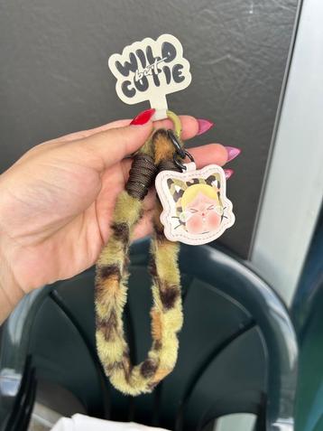 Crybaby Wild but Cutie Phone Charm beschikbaar voor biedingen