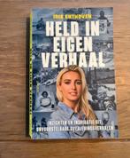Held in Eigen Verhaal - Iris Enthoven, Ophalen of Verzenden, Zo goed als nieuw, Overige