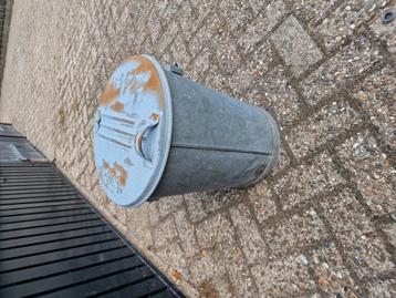 Zinken Vuilnisemmer. beschikbaar voor biedingen