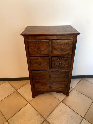Donkere houten dressoir kast beschikbaar voor biedingen