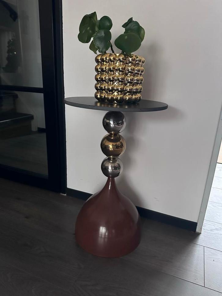 Unieke Bijzettafel met Bolvormige Basis, Huis en Inrichting, Tafels | Bijzettafels, Gebruikt, Rond, 45 tot 60 cm, Minder dan 55 cm