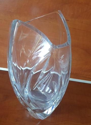 Baccarat grote (27,5cm) "Giverny" kristallen vaas door Rigot beschikbaar voor biedingen