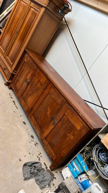 Te koop: nette, robuuste dressoir kast beschikbaar voor biedingen