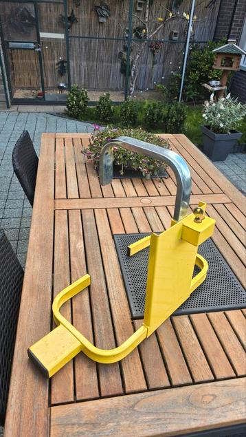 Wielklem  beschikbaar voor biedingen