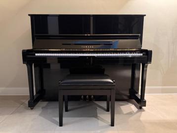 Zwarte Yamaha U1H Piano  beschikbaar voor biedingen