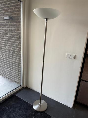 Staande lamp beschikbaar voor biedingen