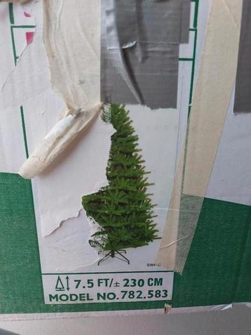 Triumph Tree kunstkerstboom  beschikbaar voor biedingen
