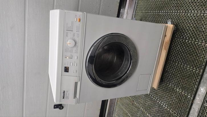 Miele wasmachine, Witgoed en Apparatuur, Wasmachines, Zo goed als nieuw, 6 tot 8 kg, 85 tot 90 cm, 1200 tot 1600 toeren, Ophalen