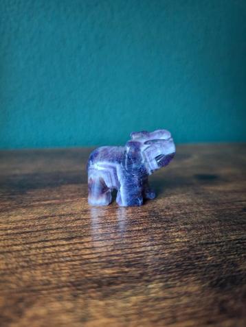 Olifant chevron beschikbaar voor biedingen