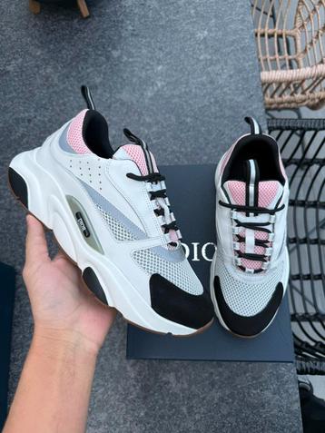 Dior B22 Roze Sneaker beschikbaar voor biedingen