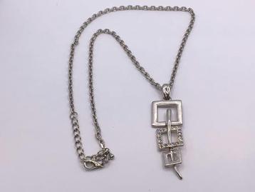 Ketting met hanger beschikbaar voor biedingen